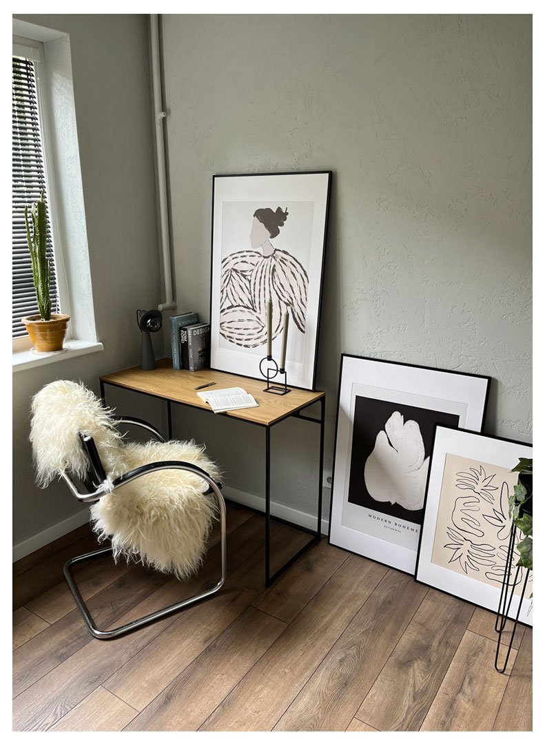 sedinti_moteris_plakatas-1