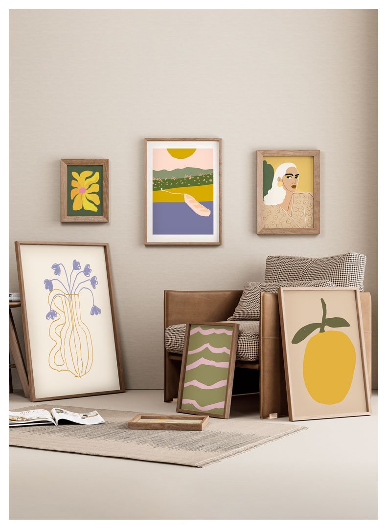 prie foteliu plakatai