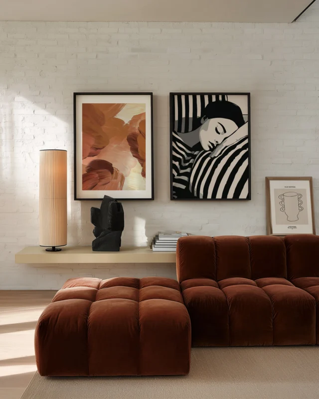 Jausmingas plakatų rinkinys. Kiekvienoje erdvėje tie patys plakatai sukuria savitą atmosferą. 

#negaliukaipgražu #plakatainamams #plakatai #svetainesdekoras #namudekoravimas #namujaukumas #stilinginamai #svetainesinterjeras #jaukiosdetales #interjerodekoras #sienudekoravimas #plakatųrinkinys