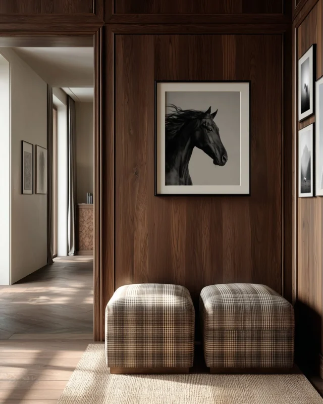 Arklių fotografija spinduliuoja ramybe, jėga ir kilnumu – tai subtilus akcentas, kuris suteikia erdvei charakterio ir elegancijos.

#negaliukaipgražu #plakatainamams #arkliai #arkliųfotografija #juodaibaltafotografija